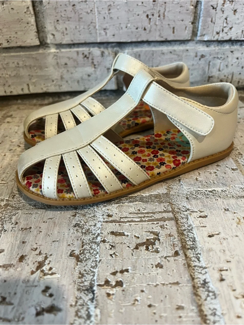 Livie & Luca Paz Classic Sandal White  T-Strap Sandals w/Floral Insole Size 12